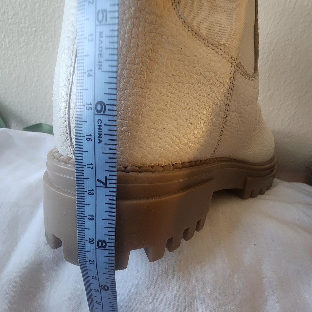 Elegant Cream Ankle Boots Used - Picture 9 of 9